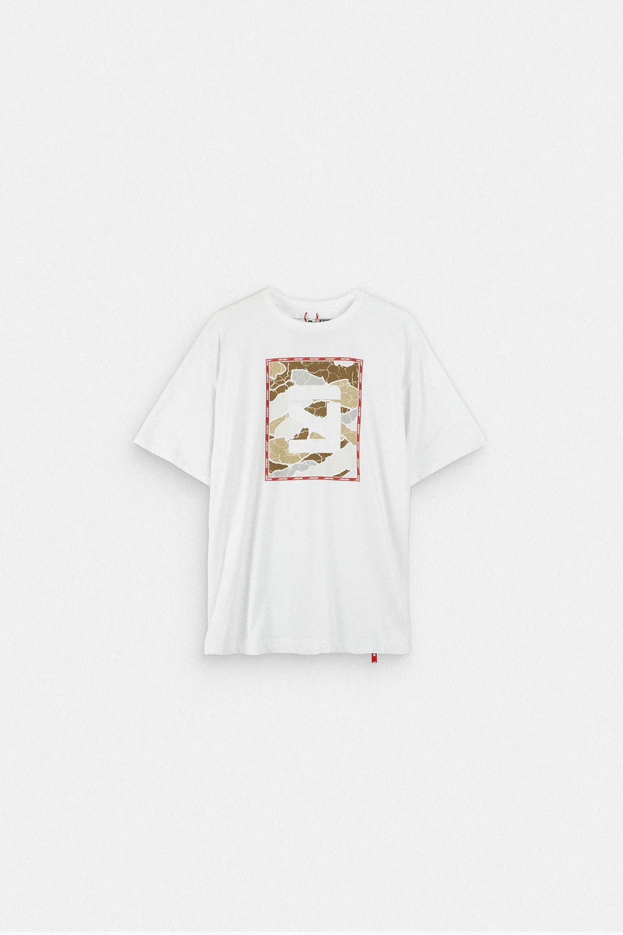 CP RED. Framed Oversize T-Shirt