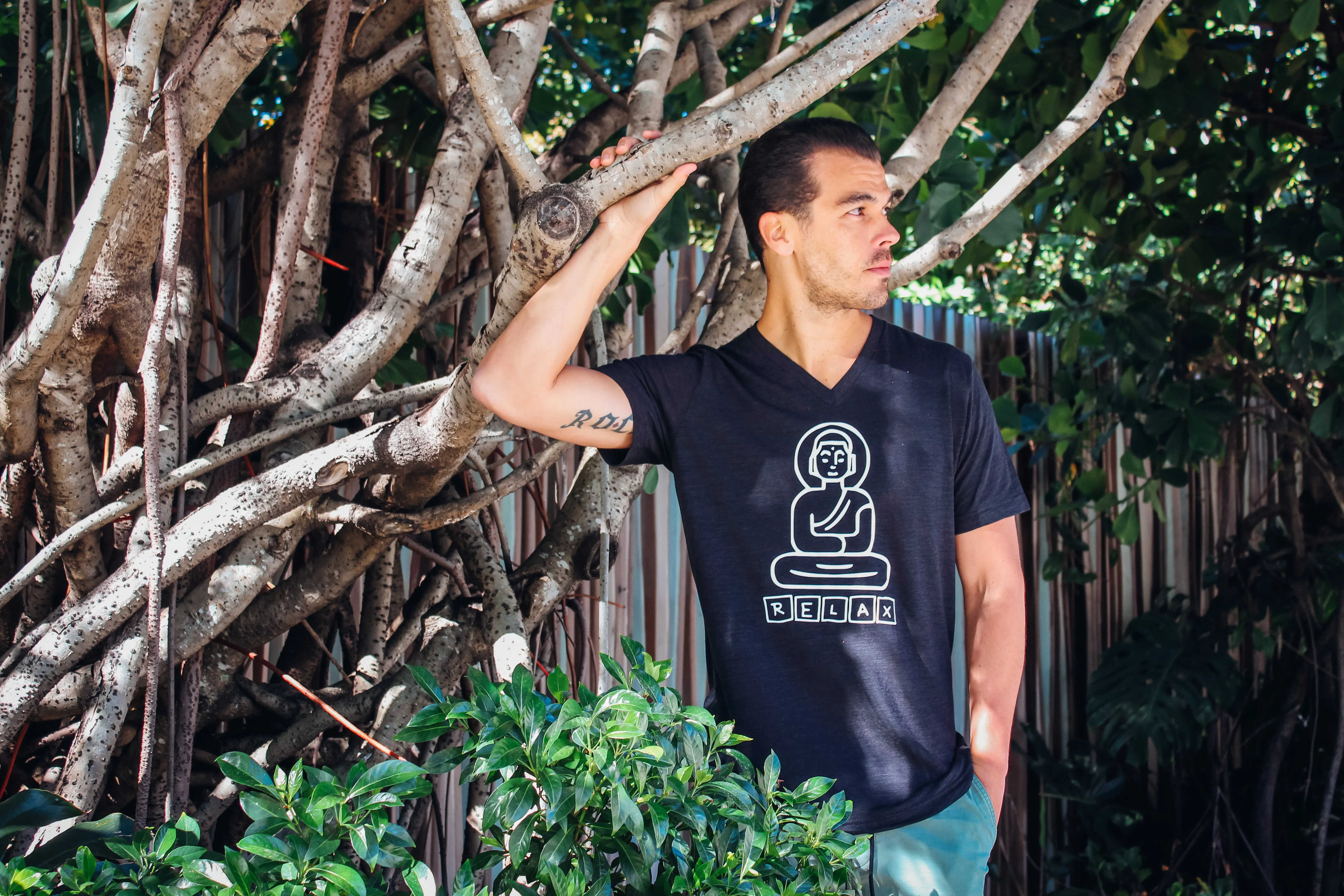 RELAX short sleeve V-neck t-shirt