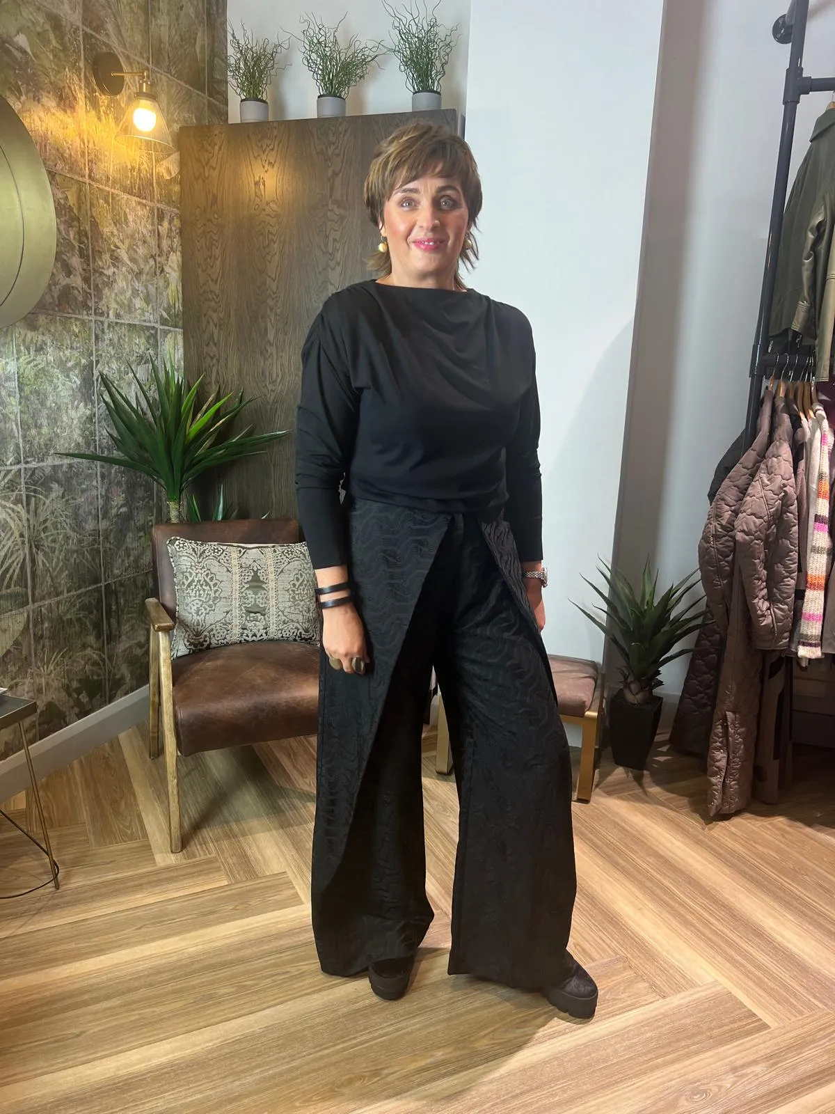 V Trousers in Black
